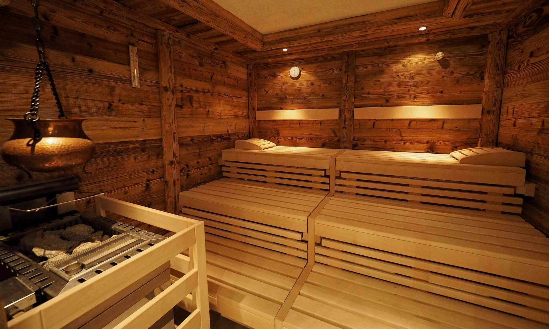 Die gemütliche und einladende Bio-Kräutersauna im Wellnessbereich des Richsteins Posthotel in Bad Füssing.