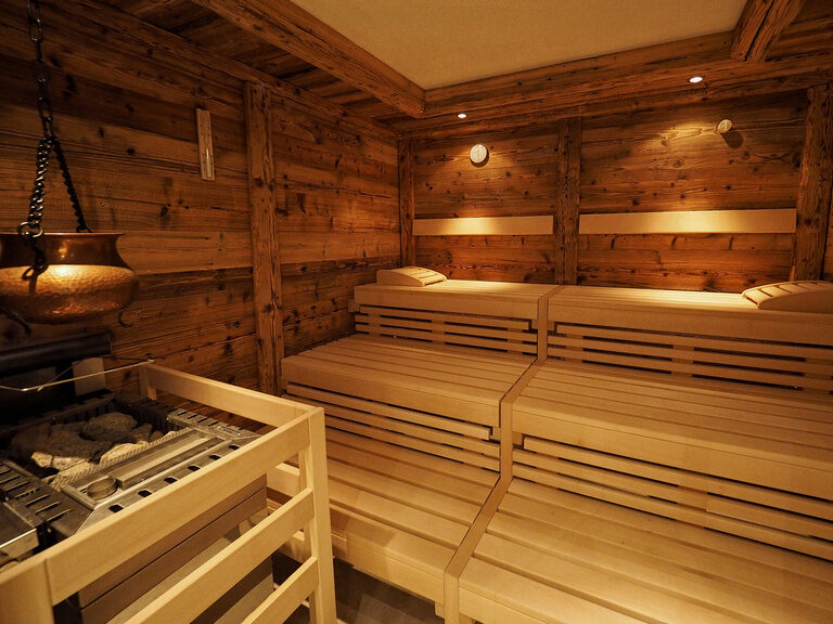 Die gemütliche und einladende Bio-Kräutersauna im Wellnessbereich des Richsteins Posthotel in Bad Füssing.