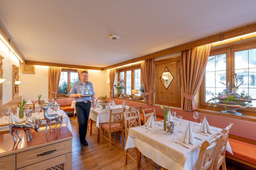Gemütlicher Essbereich im Stüberl von Richstein's Posthotel Restaurant Postwirt in Bad Füssing.